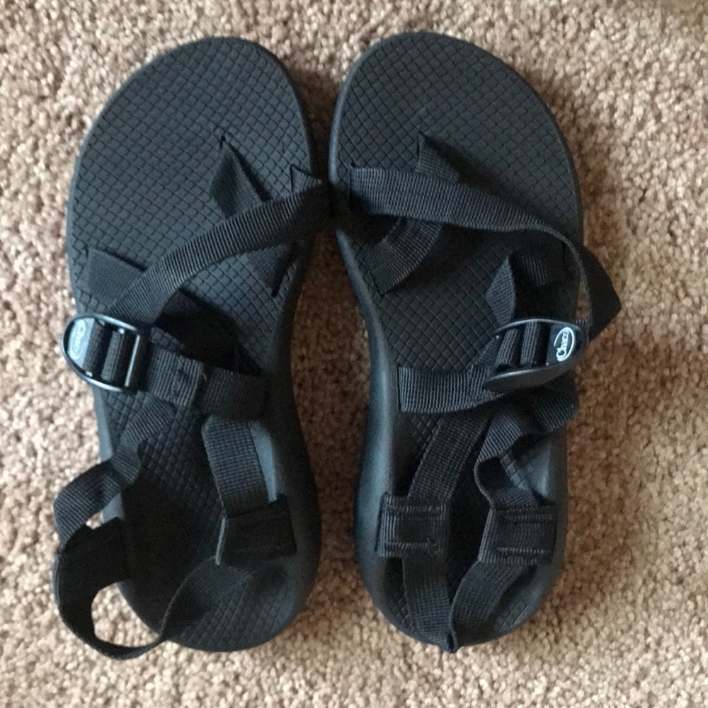 Black toe strap chacos